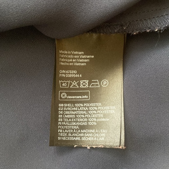 H&M Conscious Sleeveless V-Neck Long Blouse - Picture 9 of 10